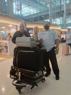 รับเข้าชูป้ายสนามบิน